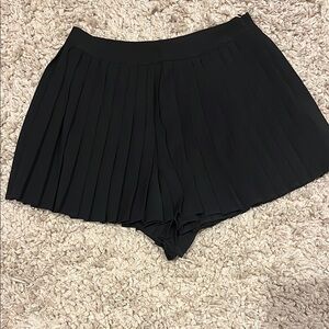 Black Pleated Women's Shorts new with tags from forever 21